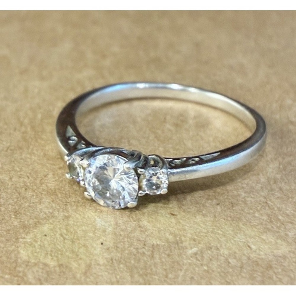 925 Sterling Silver 3 Stone Ring Diamond-Like Round Stones 3g Engagement 11.75